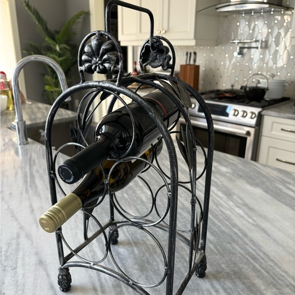 Handsome 5 bottle counter top wine rack pewter /black colour tasteful secure - Picture 3 of 17
